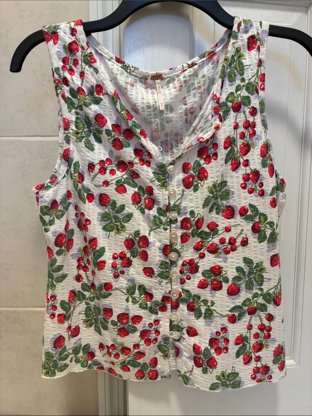 Free People Sz M cute Cherry button up tank.